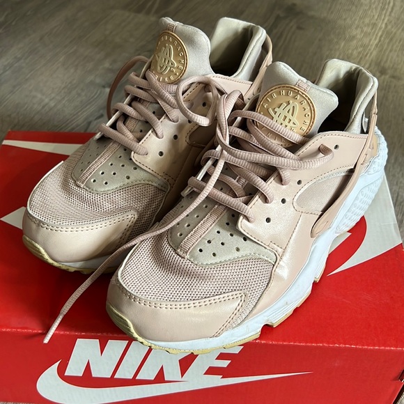 Nike Air Huarache sneakers size 8.5